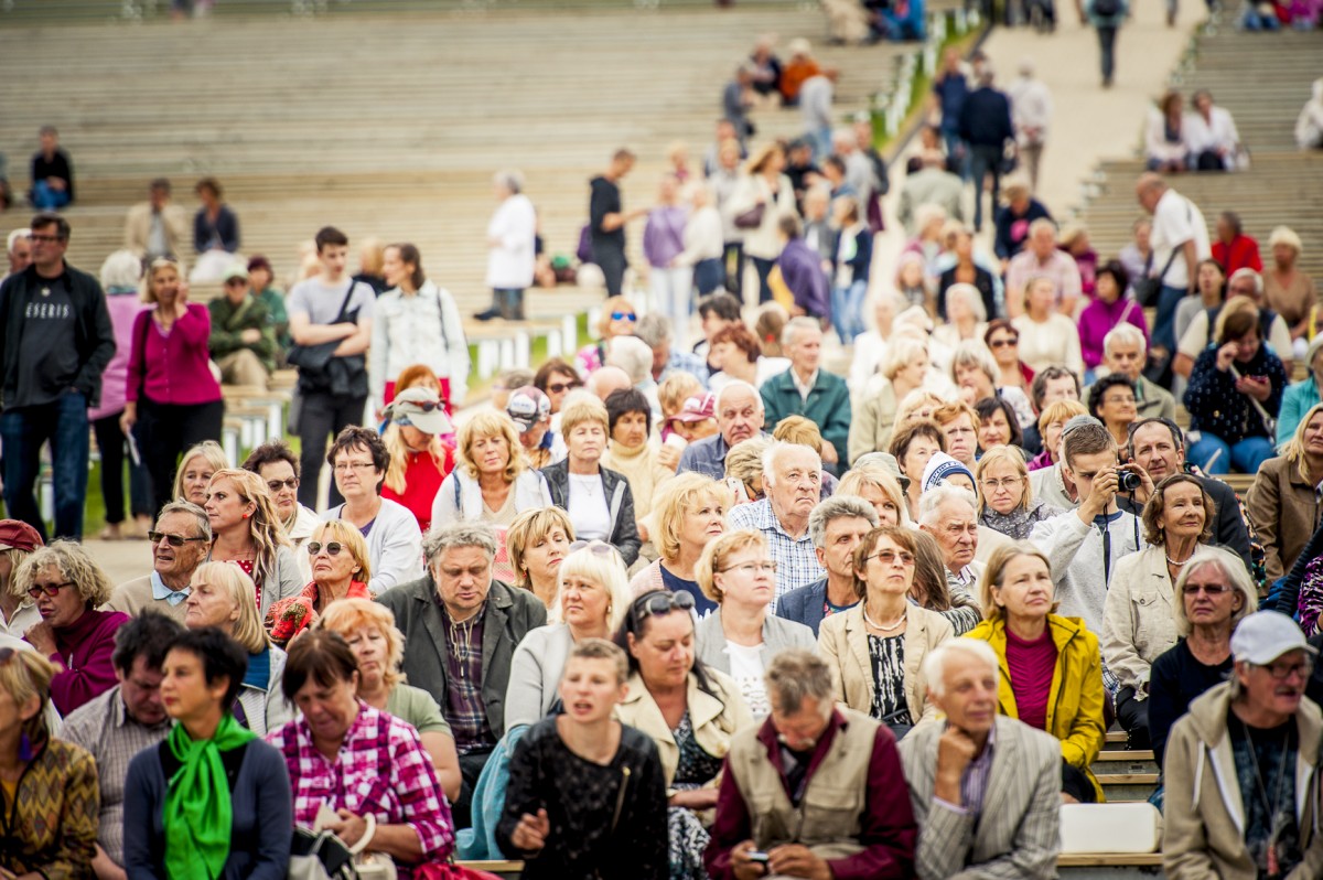 Iespēju aplūkot atjaunoto Mežaparka Lielo estrādi izmanto liels skaits rīdzinieku un pilsētas viesu