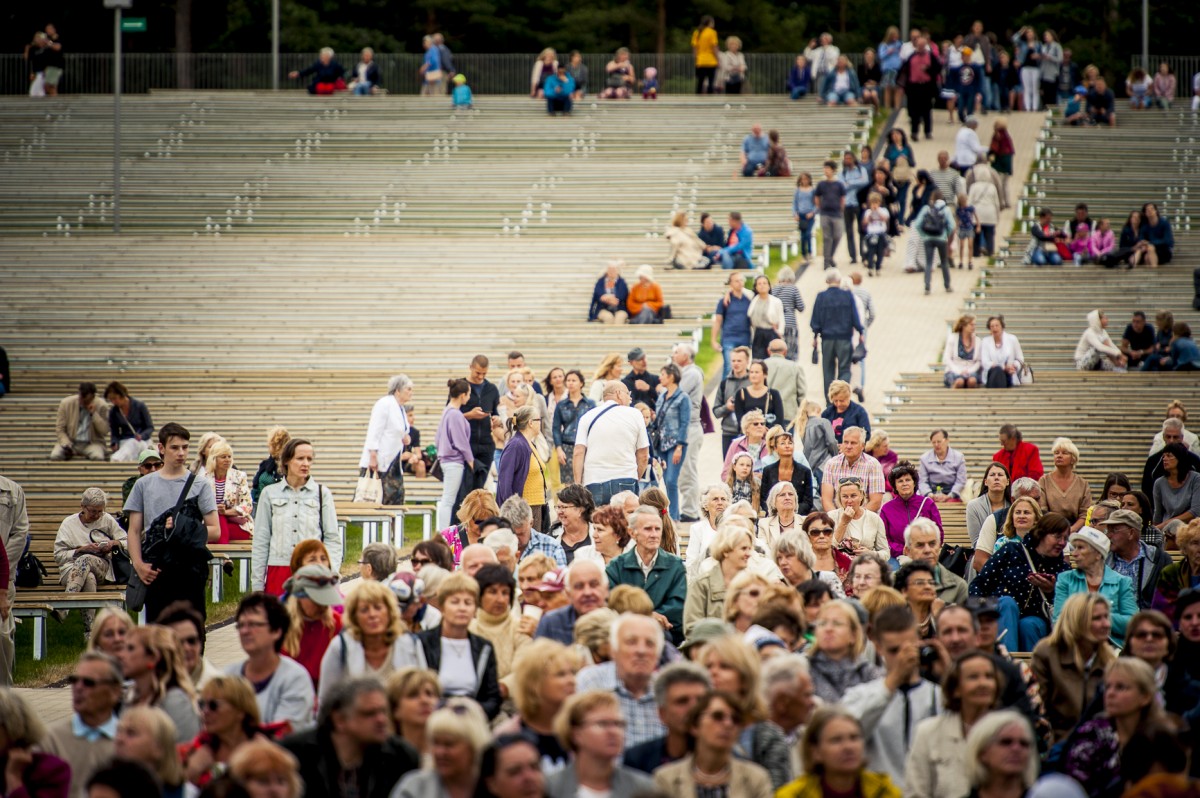 Iespēju aplūkot atjaunoto Mežaparka Lielo estrādi izmanto liels skaits rīdzinieku un pilsētas viesu