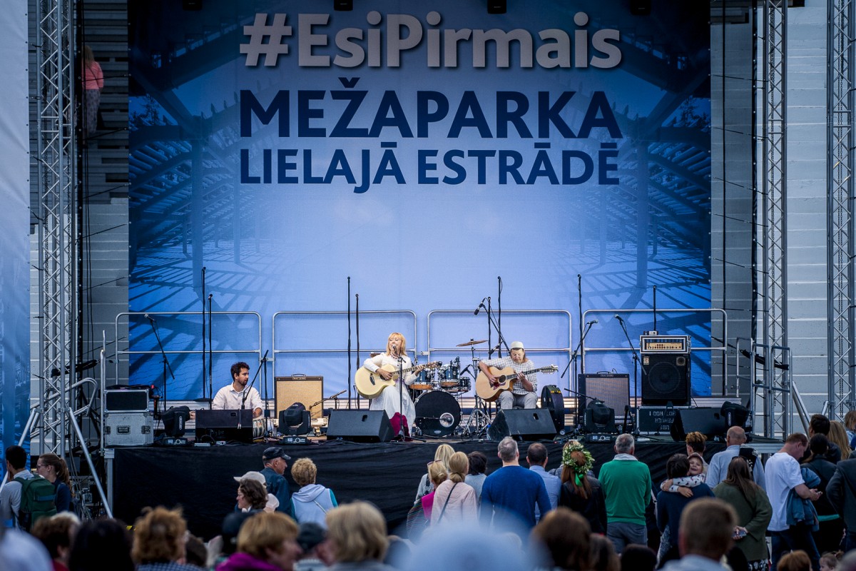 Iespēju aplūkot atjaunoto Mežaparka Lielo estrādi izmanto liels skaits rīdzinieku un pilsētas viesu