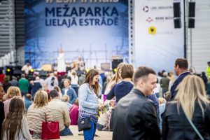 Iespēju aplūkot atjaunoto Mežaparka Lielo estrādi izmanto liels skaits rīdzinieku un pilsētas viesu