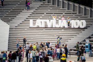 Iespēju aplūkot atjaunoto Mežaparka Lielo estrādi izmanto liels skaits rīdzinieku un pilsētas viesu