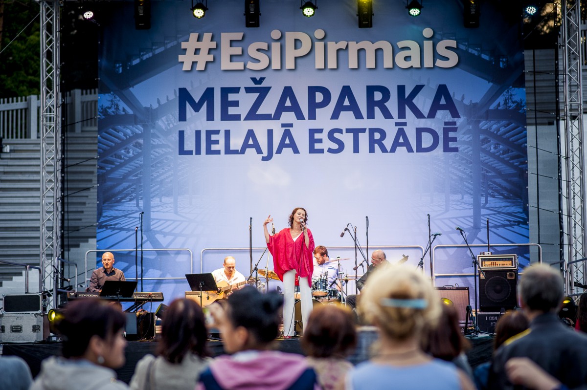 Iespēju aplūkot atjaunoto Mežaparka Lielo estrādi izmanto liels skaits rīdzinieku un pilsētas viesu