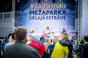 Iespēju aplūkot atjaunoto Mežaparka Lielo estrādi izmanto liels skaits rīdzinieku un pilsētas viesu