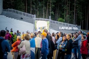 Iespēju aplūkot atjaunoto Mežaparka Lielo estrādi izmanto liels skaits rīdzinieku un pilsētas viesu