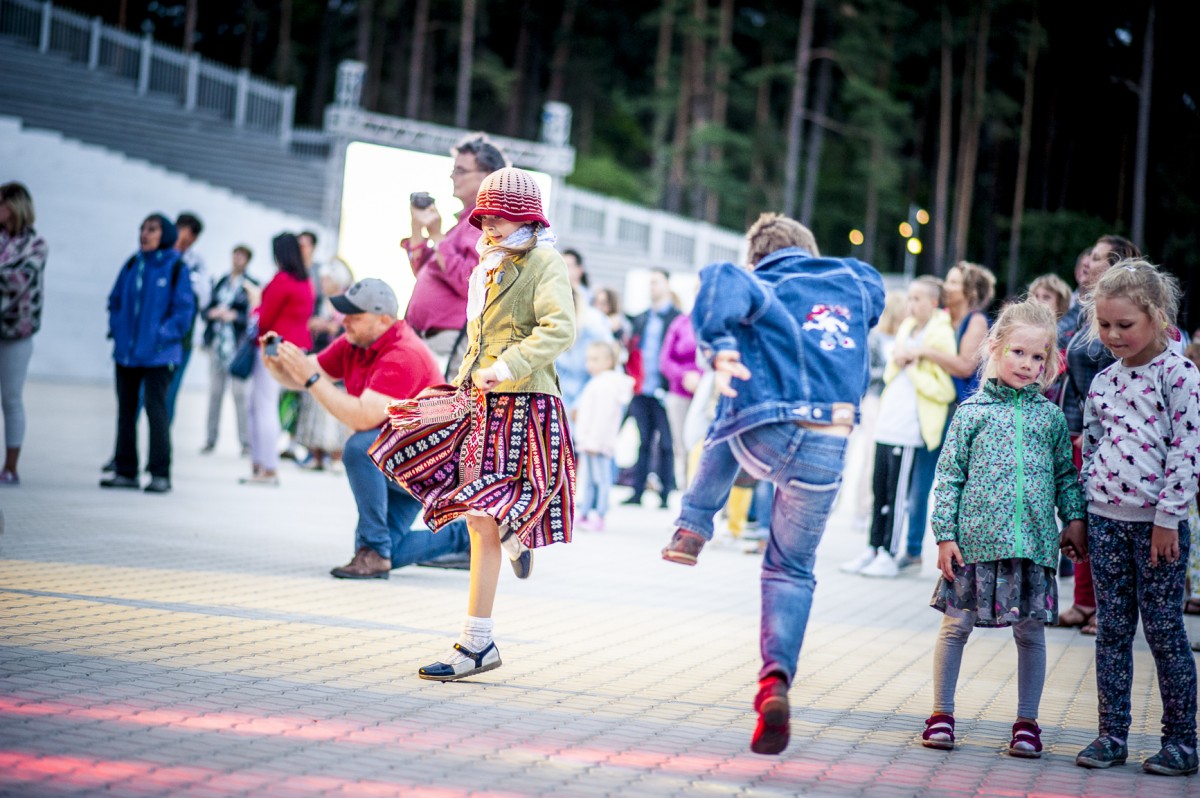 Iespēju aplūkot atjaunoto Mežaparka Lielo estrādi izmanto liels skaits rīdzinieku un pilsētas viesu