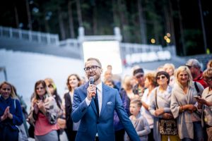 Iespēju aplūkot atjaunoto Mežaparka Lielo estrādi izmanto liels skaits rīdzinieku un pilsētas viesu