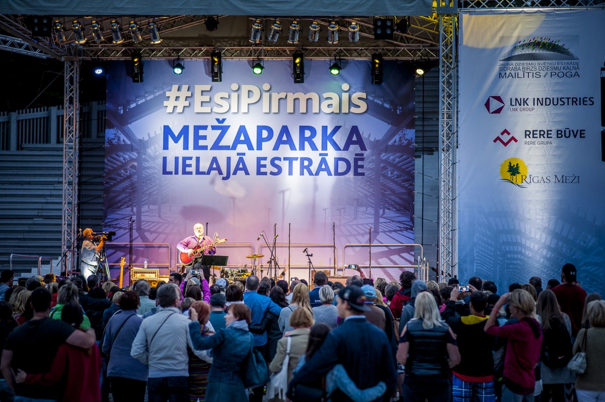 Iespēju aplūkot atjaunoto Mežaparka Lielo estrādi izmanto liels skaits rīdzinieku un pilsētas viesu