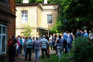 Vidi degradējošu būvju komisija izbraukuma sēdē nolēma ēkas Duntes ielā 24 un Mazajā Ozolu ielā 1 klasificēt par graustiem