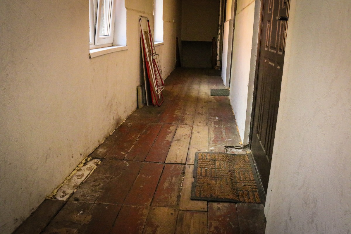 Vidi degradējošu būvju komisija izbraukuma sēdē nolēma ēkas Duntes ielā 24 un Mazajā Ozolu ielā 1 klasificēt par graustiem