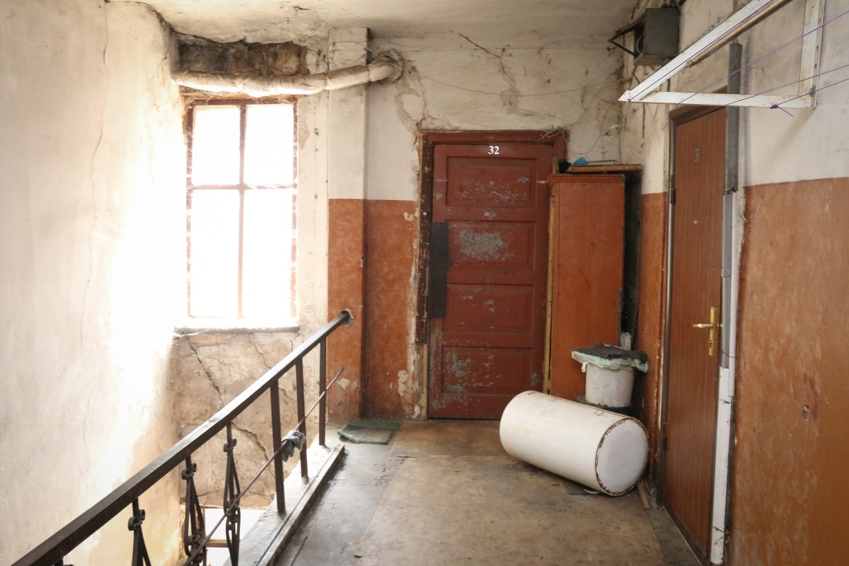 Vidi degradējošu būvju komisija izbraukuma sēdē nolēma ēkas Duntes ielā 24 un Mazajā Ozolu ielā 1 klasificēt par graustiem