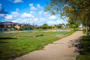 Pie Rīgas 75. vidusskolas plāno izbūvēt jaunu futbola stadionu un laukumu ar dažādām aktīvās atpūtas iespējām