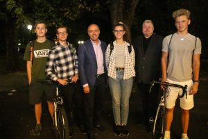 Pirmo reizi izgaismo Rīgas Valsts 1. ģimnāzijas vēsturisko ēkas fasādi