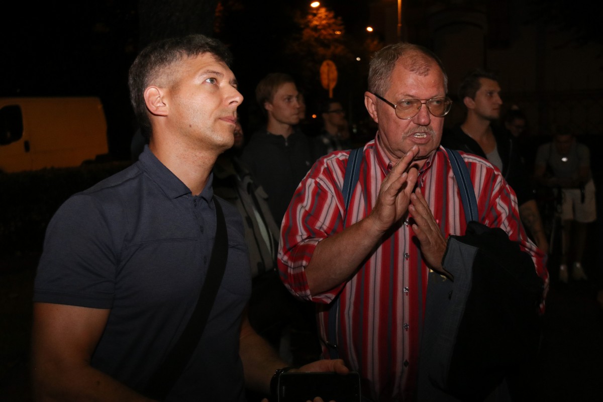 Pirmo reizi izgaismo Rīgas Valsts 1. ģimnāzijas vēsturisko ēkas fasādi