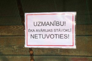 Vidi degradējošu būvju komisija uzdod graustu Ādmiņu ielā 11a sakārtot piespiedu kārtā