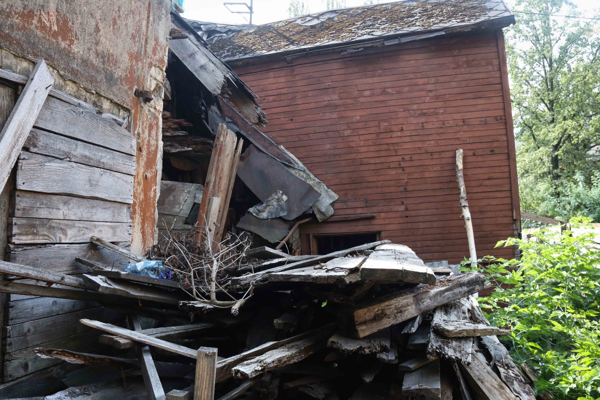 Vidi degradējošu būvju komisija uzdod graustu Ādmiņu ielā 11a sakārtot piespiedu kārtā