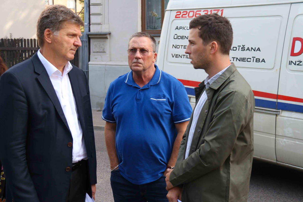 Vidi degradējošu būvju komisija uzdod graustu Ādmiņu ielā 11a sakārtot piespiedu kārtā