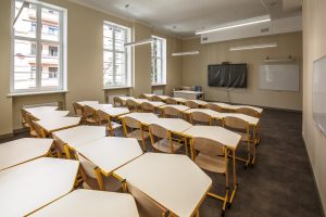 Rīgas skolās vairs nebūs mācību divās maiņās