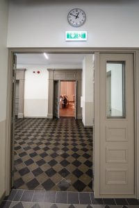 Rīgas skolās vairs nebūs mācību divās maiņās