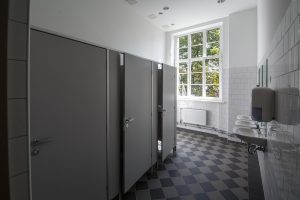 Rīgas skolās vairs nebūs mācību divās maiņās