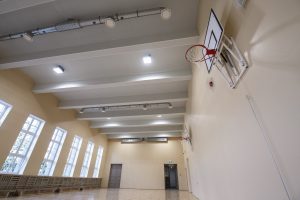 Rīgas skolās vairs nebūs mācību divās maiņās