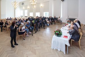 Rīgas skolās vairs nebūs mācību divās maiņās