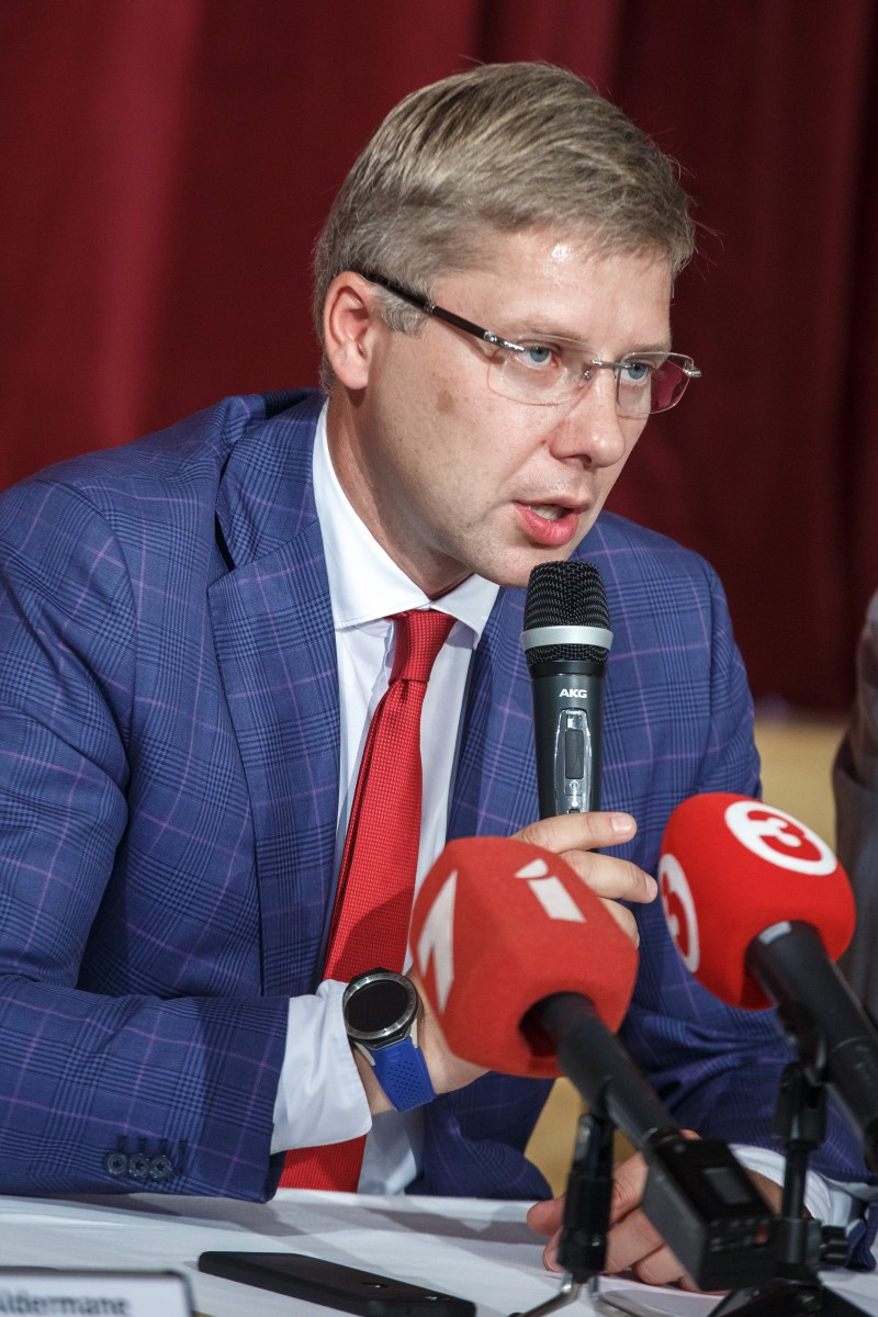 Rīgas skolās vairs nebūs mācību divās maiņās