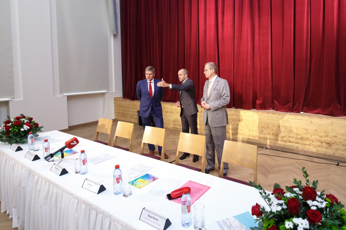 Rīgas skolās vairs nebūs mācību divās maiņās