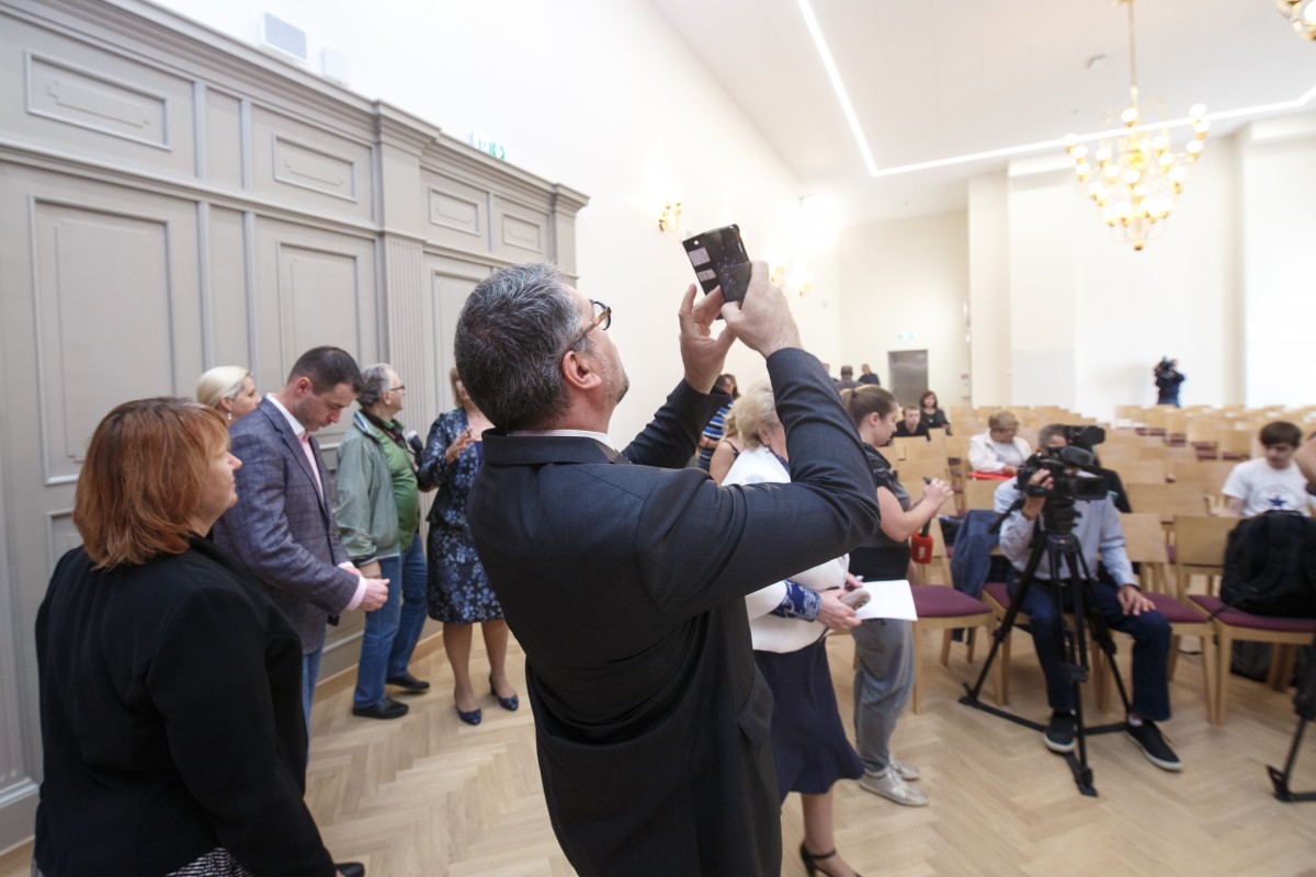 Rīgas skolās vairs nebūs mācību divās maiņās