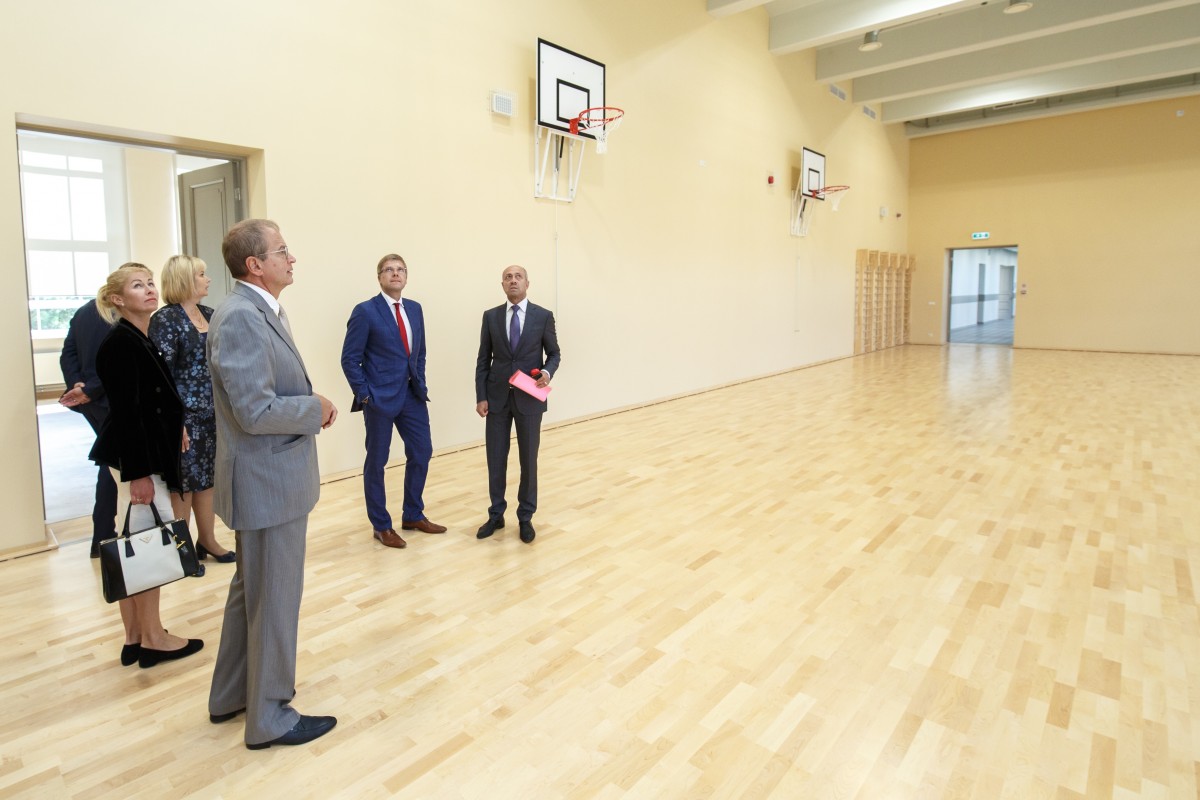 Rīgas skolās vairs nebūs mācību divās maiņās