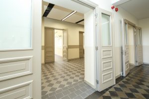 Rīgas skolās vairs nebūs mācību divās maiņās