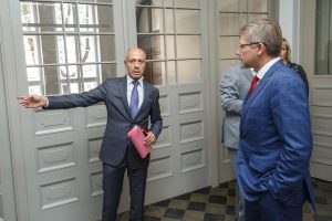 Rīgas skolās vairs nebūs mācību divās maiņās