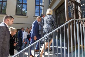 Rīgas skolās vairs nebūs mācību divās maiņās