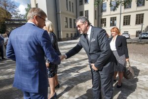 Rīgas skolās vairs nebūs mācību divās maiņās