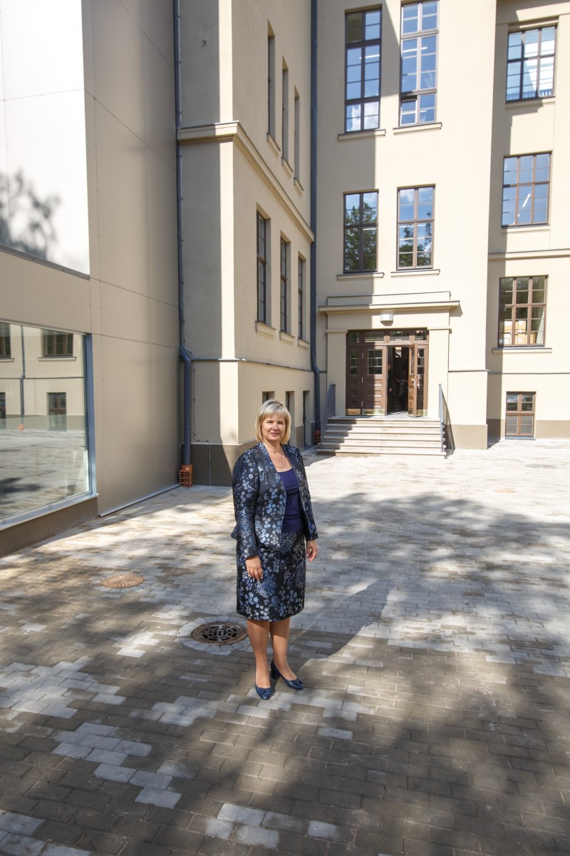 Rīgas skolās vairs nebūs mācību divās maiņās