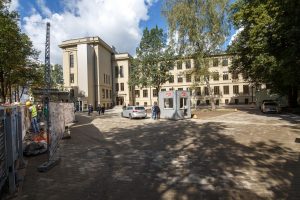 Rīgas skolās vairs nebūs mācību divās maiņās