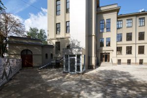 Rīgas skolās vairs nebūs mācību divās maiņās