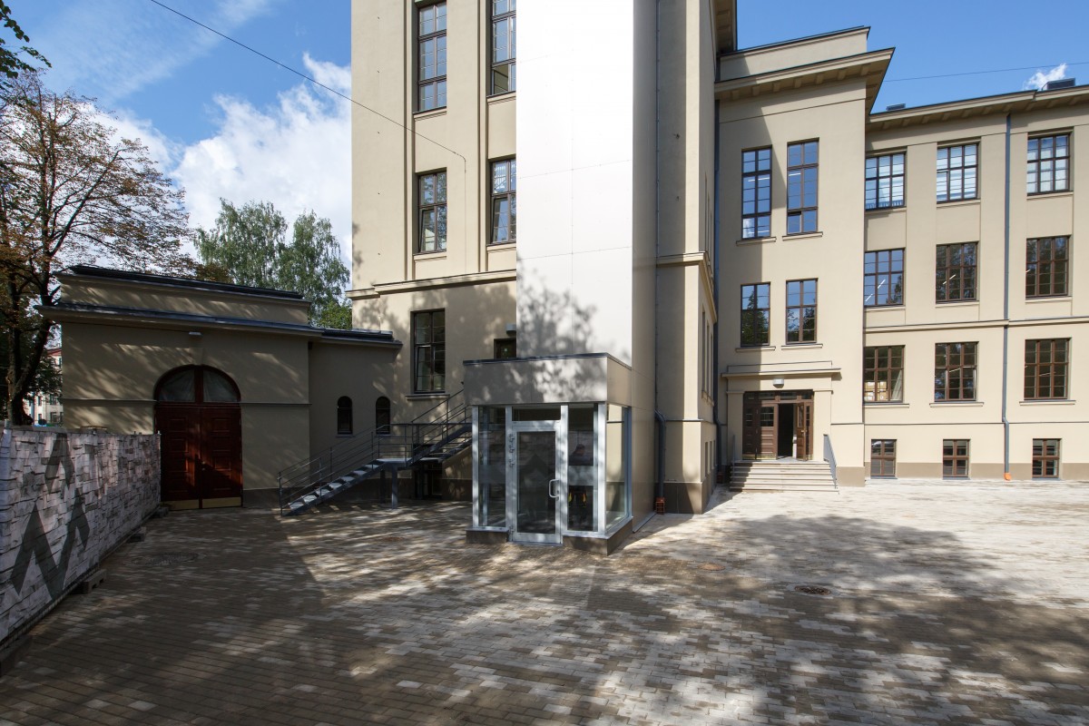 Rīgas skolās vairs nebūs mācību divās maiņās