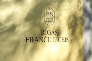 Rīgas skolās vairs nebūs mācību divās maiņās