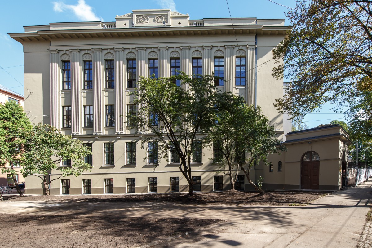 Rīgas skolās vairs nebūs mācību divās maiņās