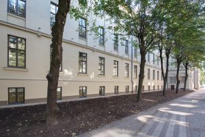 Rīgas skolās vairs nebūs mācību divās maiņās