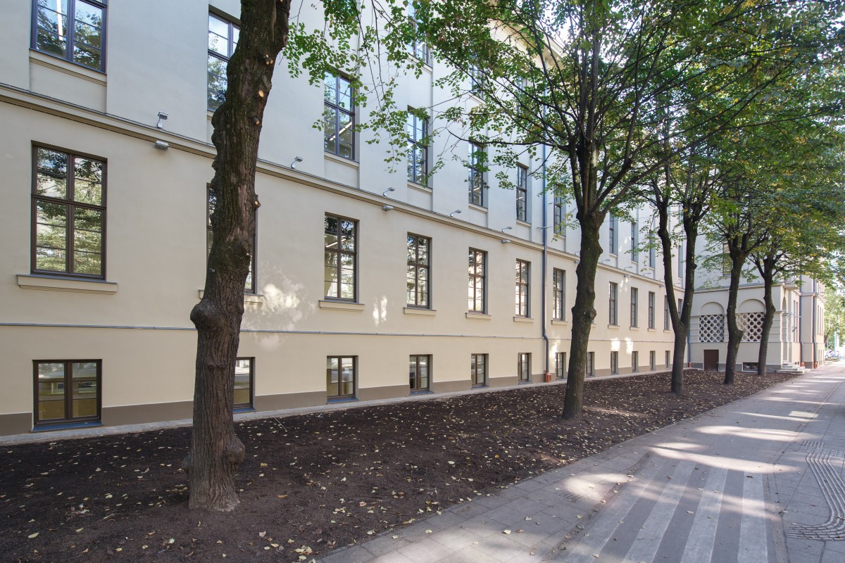 Rīgas skolās vairs nebūs mācību divās maiņās