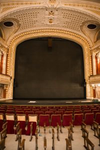 Ziņa - №2 Latvijas Nacionālajā teātrī uzstādīti 803 jauni skatītāju krēsli