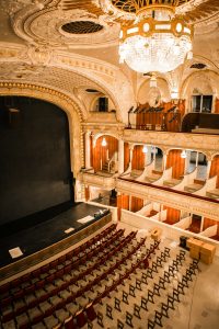 Ziņa - №2 Latvijas Nacionālajā teātrī uzstādīti 803 jauni skatītāju krēsliZiņa - №2 Latvijas Nacionālajā teātrī uzstādīti 803 jauni skatītāju krēsli