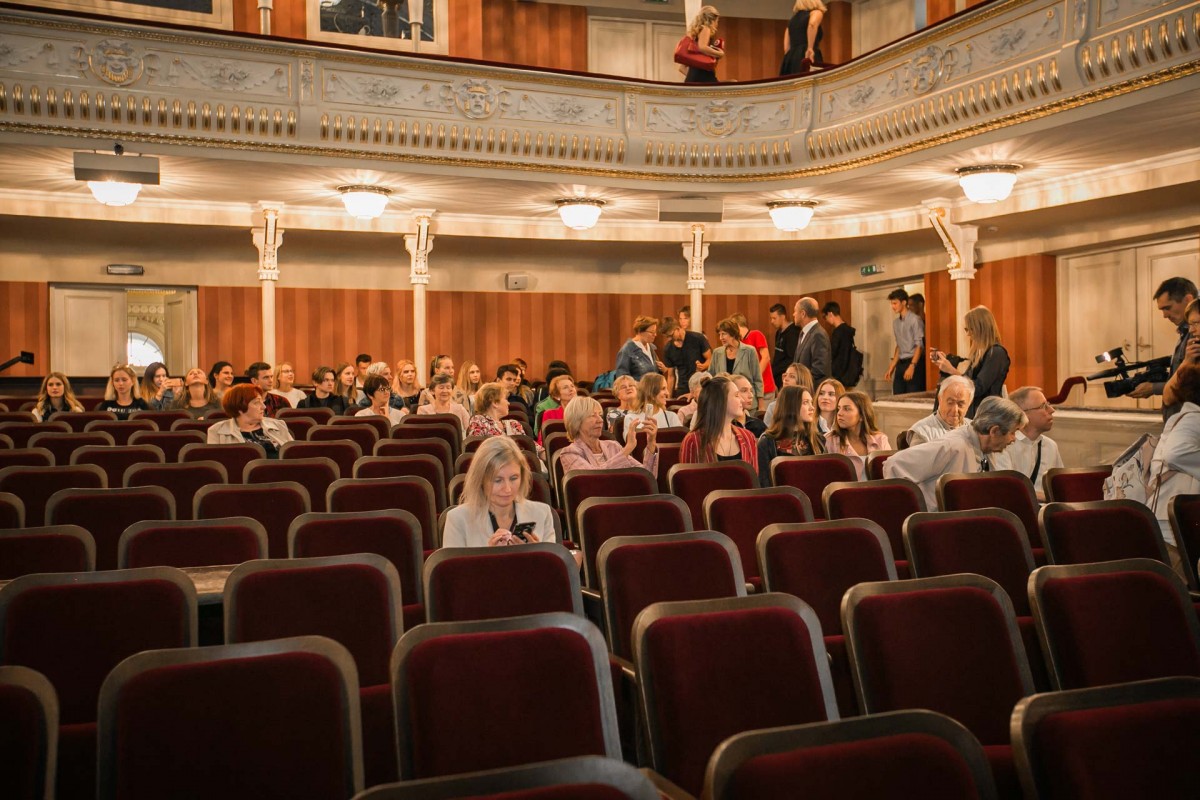 Ziņa - №1 Latvijas Nacionālajā teātrī uzstādīti 803 jauni skatītāju krēsli