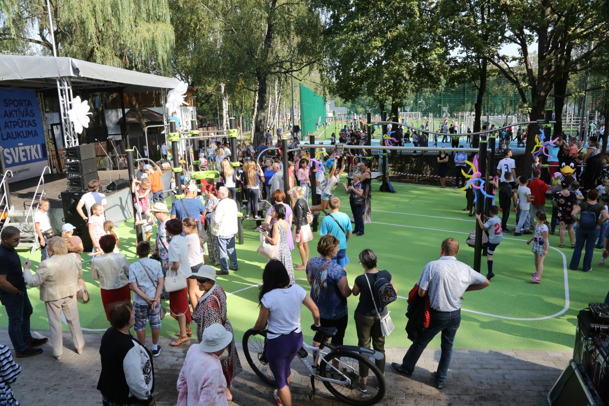 Sporta un aktīvās atpūtas laukums Imantas apkaimē pie Rīgas 96.viduskolas, Auru ielā 6a