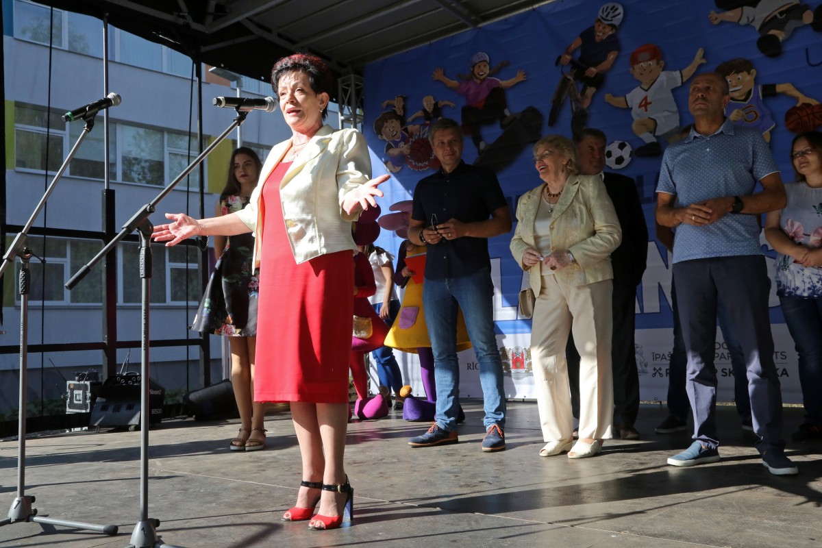 Sporta un aktīvās atpūtas laukums Imantas apkaimē pie Rīgas 96.viduskolas, Auru ielā 6a