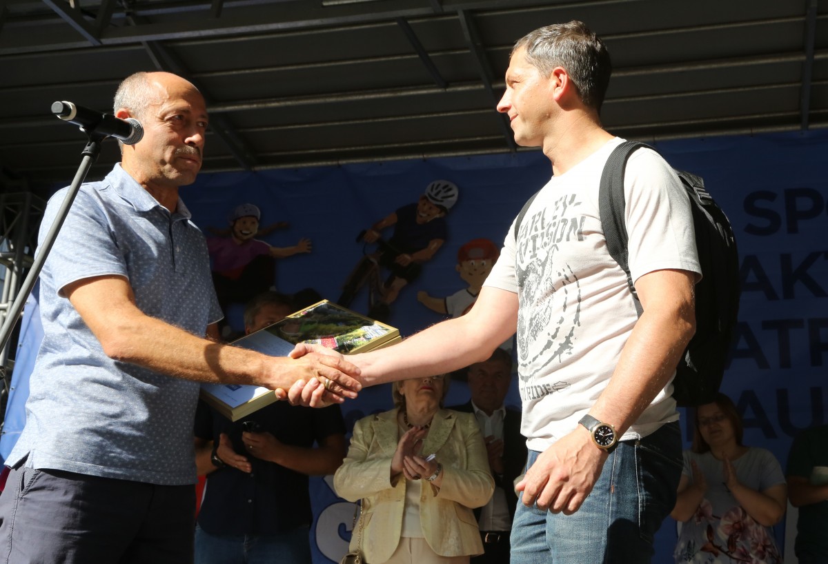 Sporta un aktīvās atpūtas laukums Imantas apkaimē pie Rīgas 96.viduskolas, Auru ielā 6a