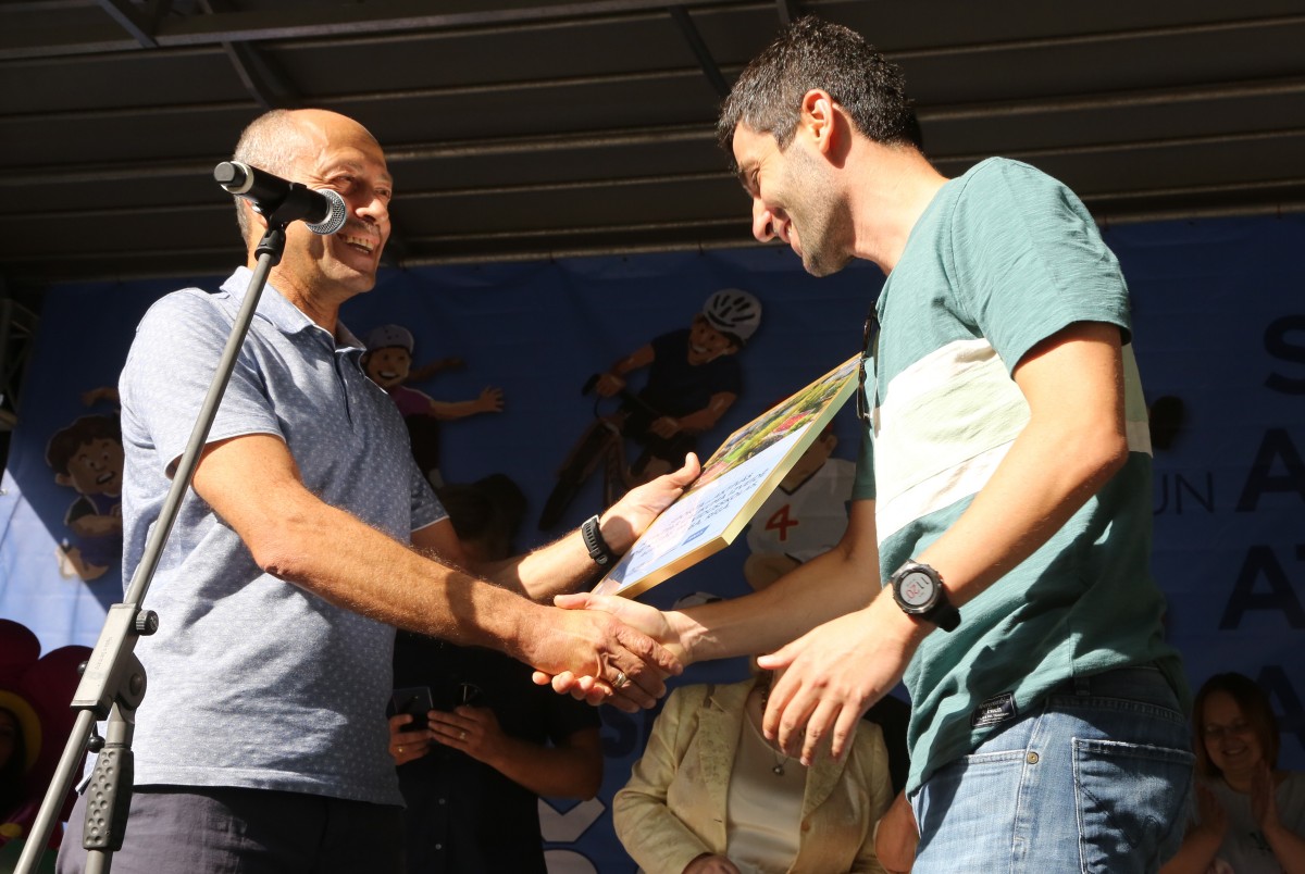 Sporta un aktīvās atpūtas laukums Imantas apkaimē pie Rīgas 96.viduskolas, Auru ielā 6a