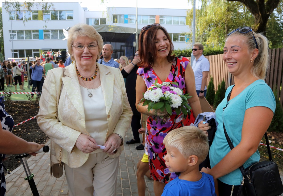 Sporta un aktīvās atpūtas laukums Imantas apkaimē pie Rīgas 96.viduskolas, Auru ielā 6a