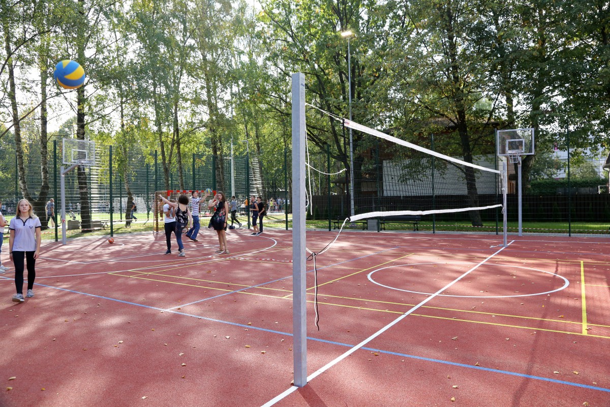 Sporta un aktīvās atpūtas laukums Imantas apkaimē pie Rīgas 96.viduskolas, Auru ielā 6a